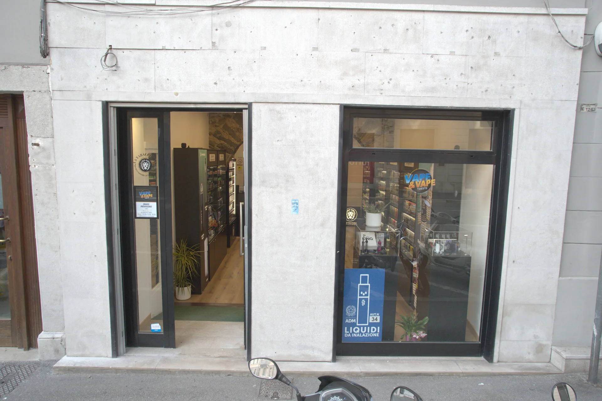 Vape and Vape — facciata Corso Italia